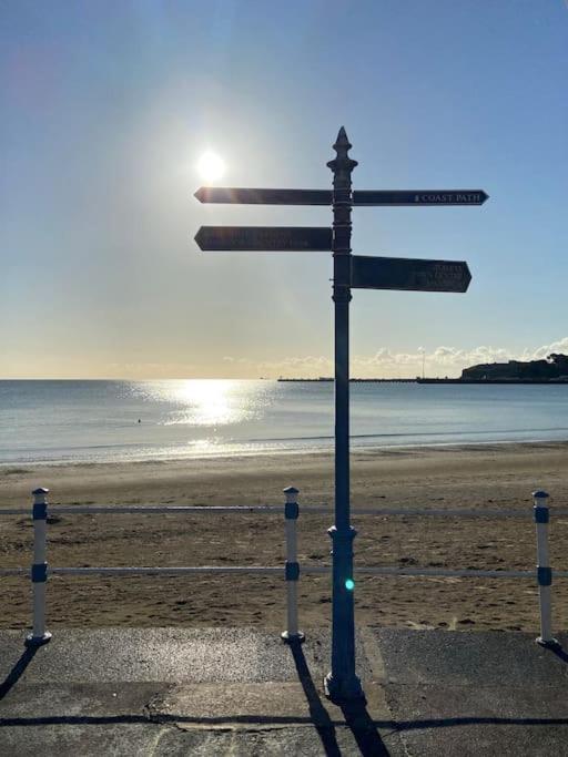 The Bolthole - Only Footsteps From The Beach. Weymouth Exterior photo