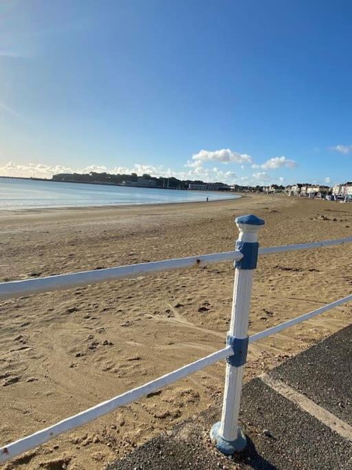 The Bolthole - Only Footsteps From The Beach. Weymouth Exterior photo