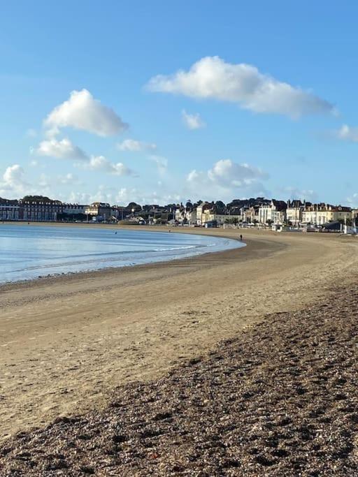 The Bolthole - Only Footsteps From The Beach. Weymouth Exterior photo