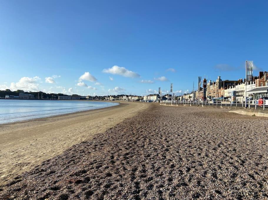 The Bolthole - Only Footsteps From The Beach. Weymouth Exterior photo
