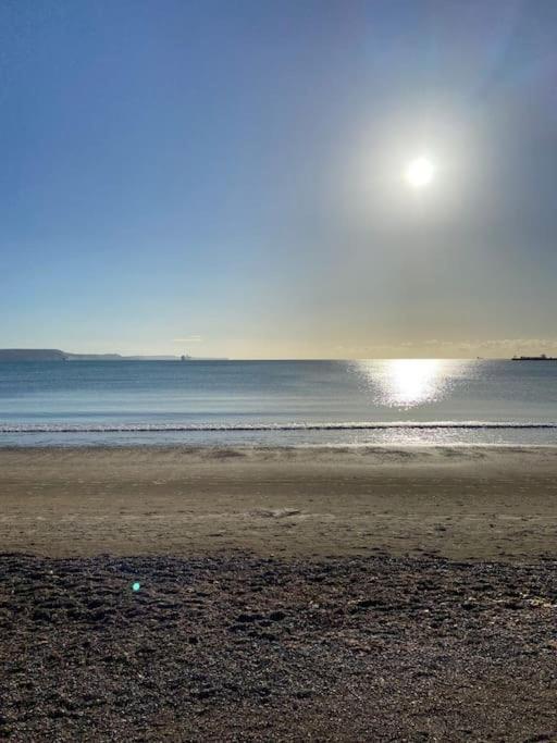 The Bolthole - Only Footsteps From The Beach. Weymouth Exterior photo